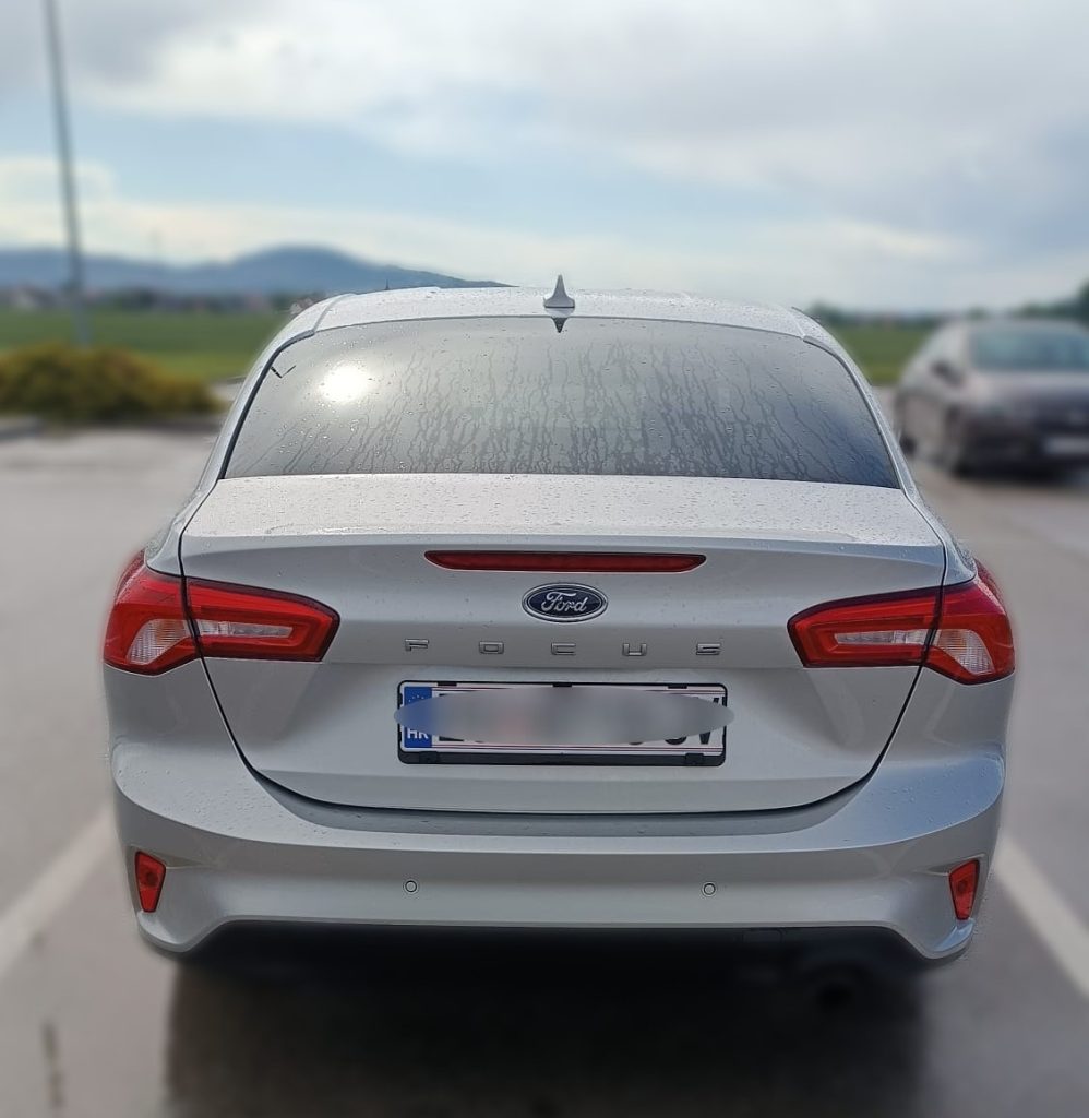 blur bez tablica ford1crop apex driving najam vozila