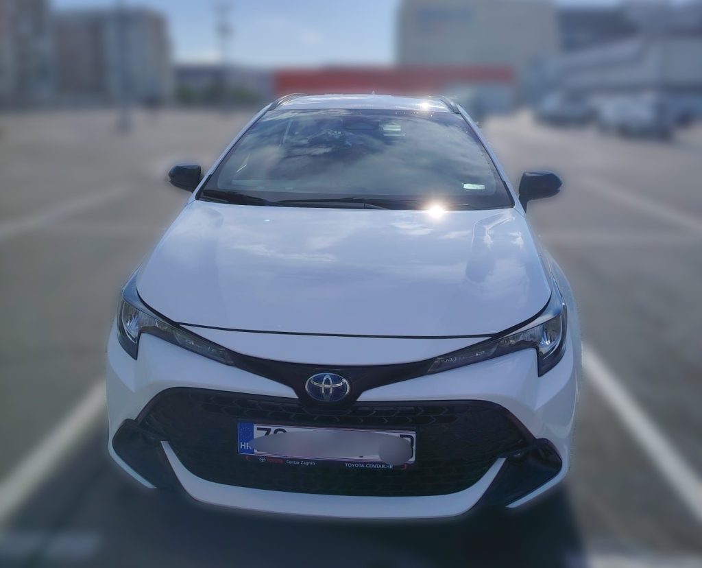 blur bez tablica toyota1acrop