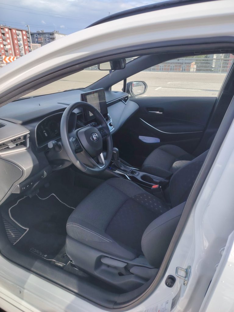 toyota1 apex driving unutrašnjost auta najam vozila